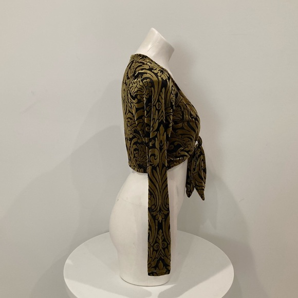 NEW Boohoo Black Gold Damask Velvet Long Sleeve Tie Crop Top M - Picture 8 of 13